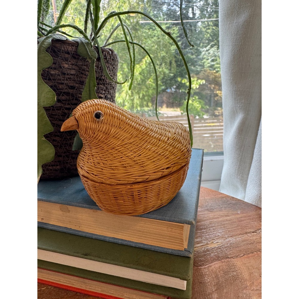 Vintage Woven Wicker Bird Basket Hen Chick Trinket Box Boho Decor Small 5 Inch